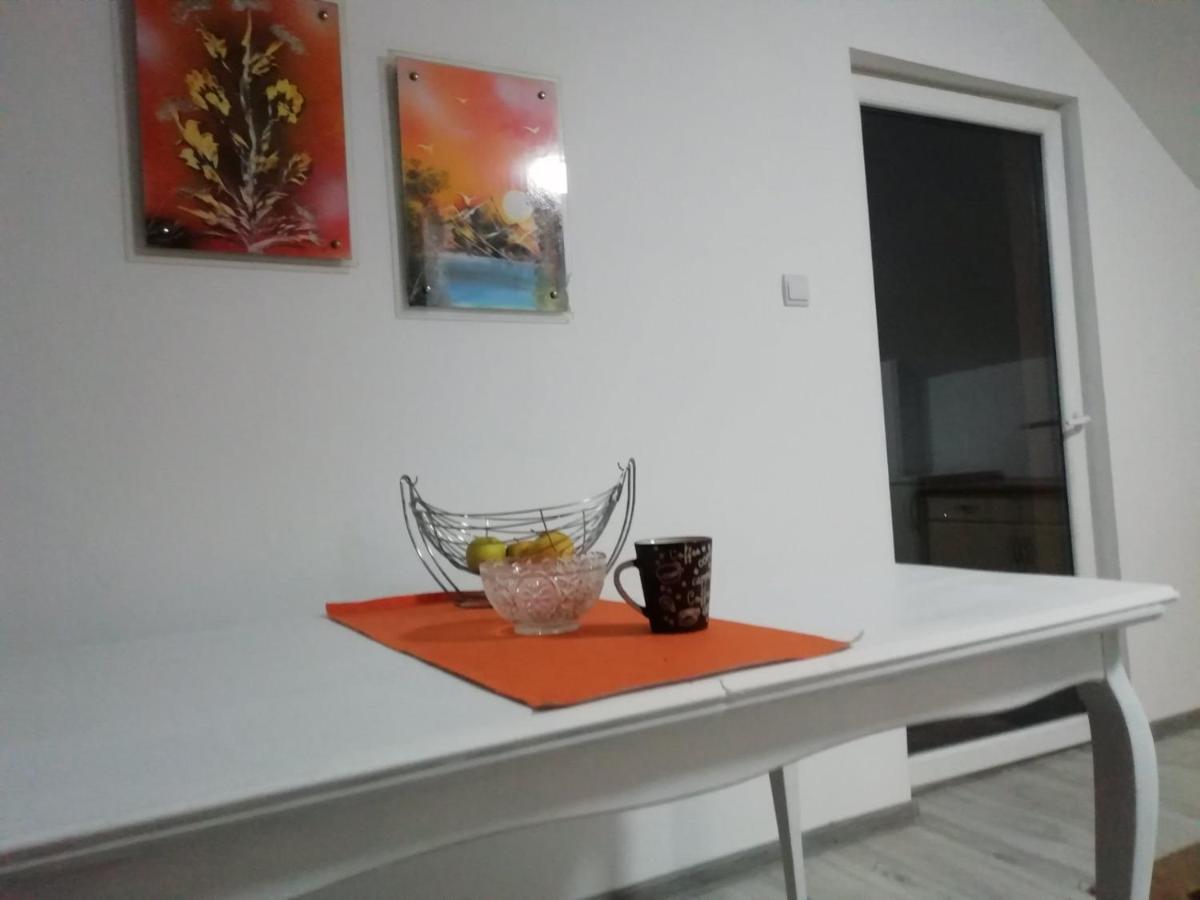 Apartman Salus Tuzla Buitenkant foto