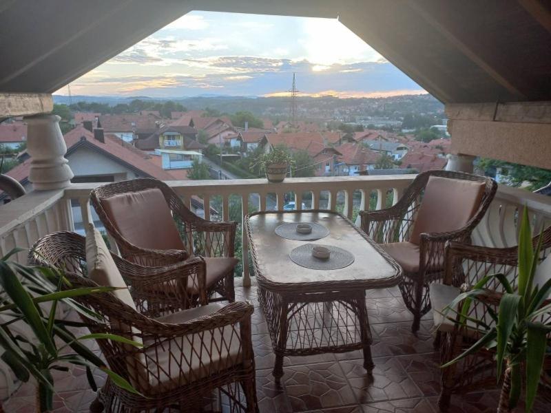 Apartman Salus Tuzla Buitenkant foto