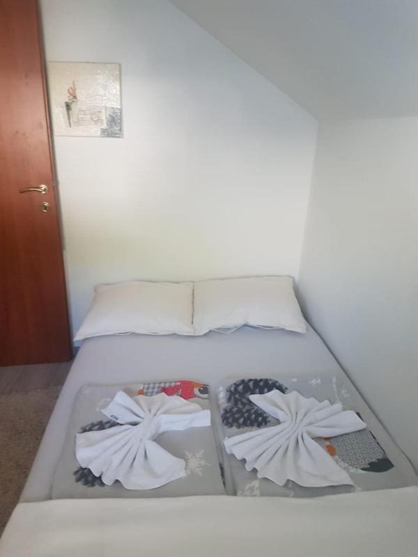 Apartman Salus Tuzla Buitenkant foto