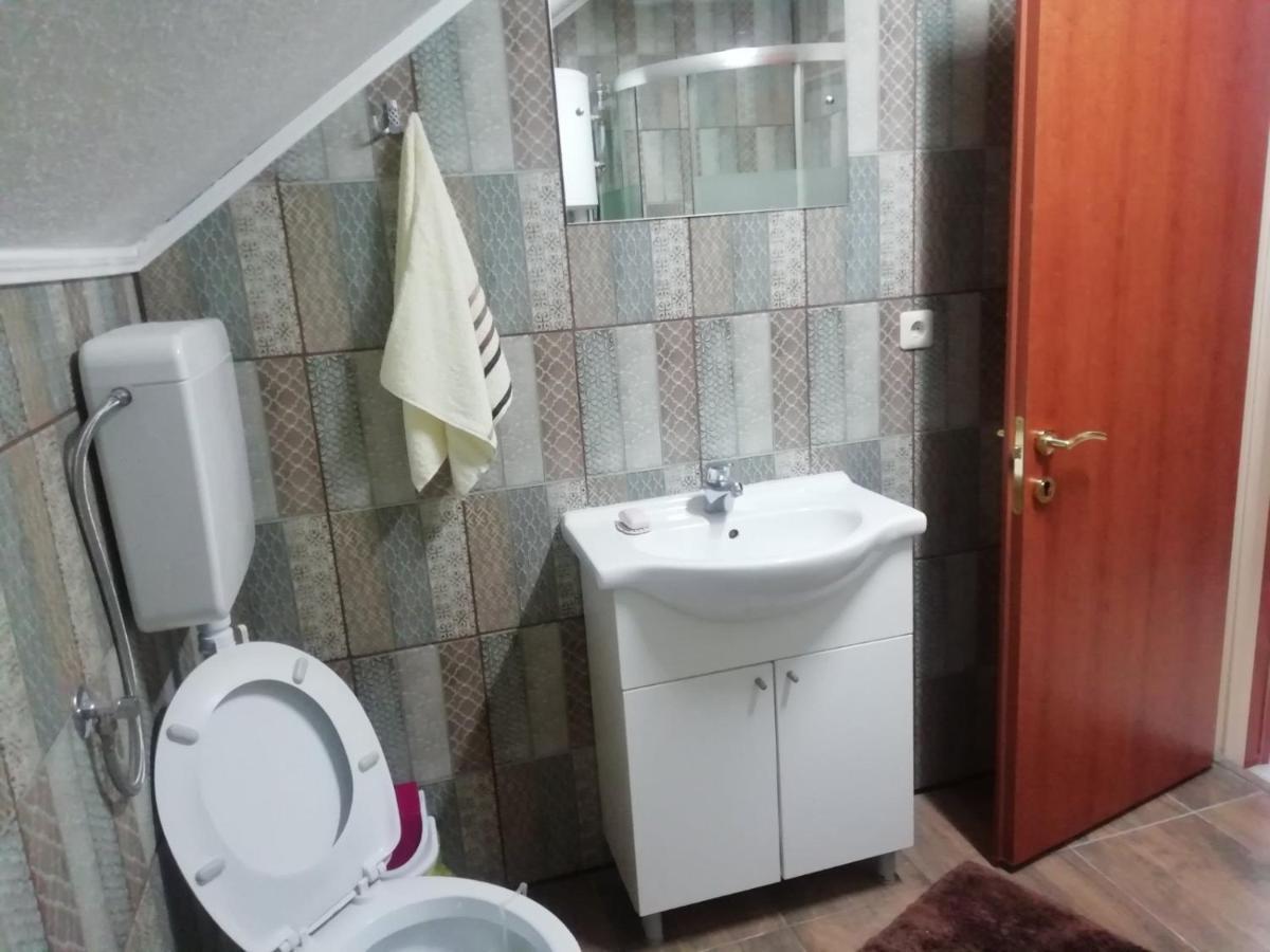 Apartman Salus Tuzla Buitenkant foto