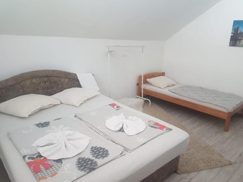 Apartman Salus Tuzla Buitenkant foto