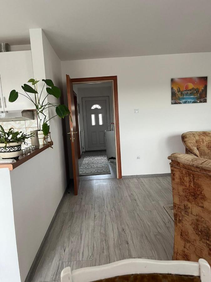 Apartman Salus Tuzla Buitenkant foto