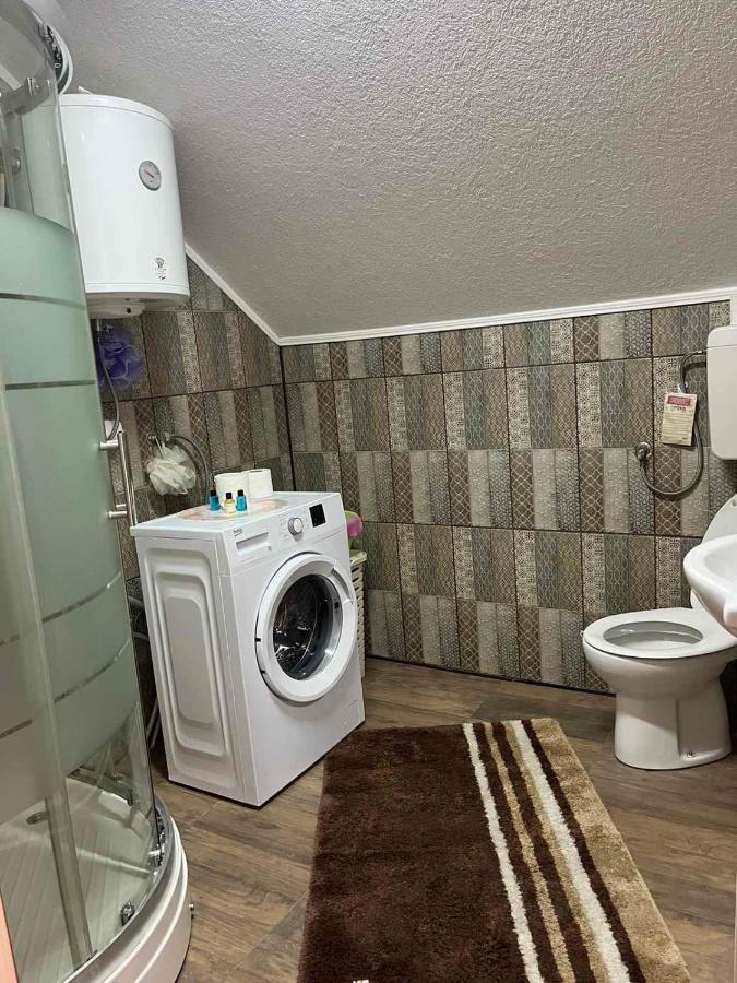 Apartman Salus Tuzla Buitenkant foto